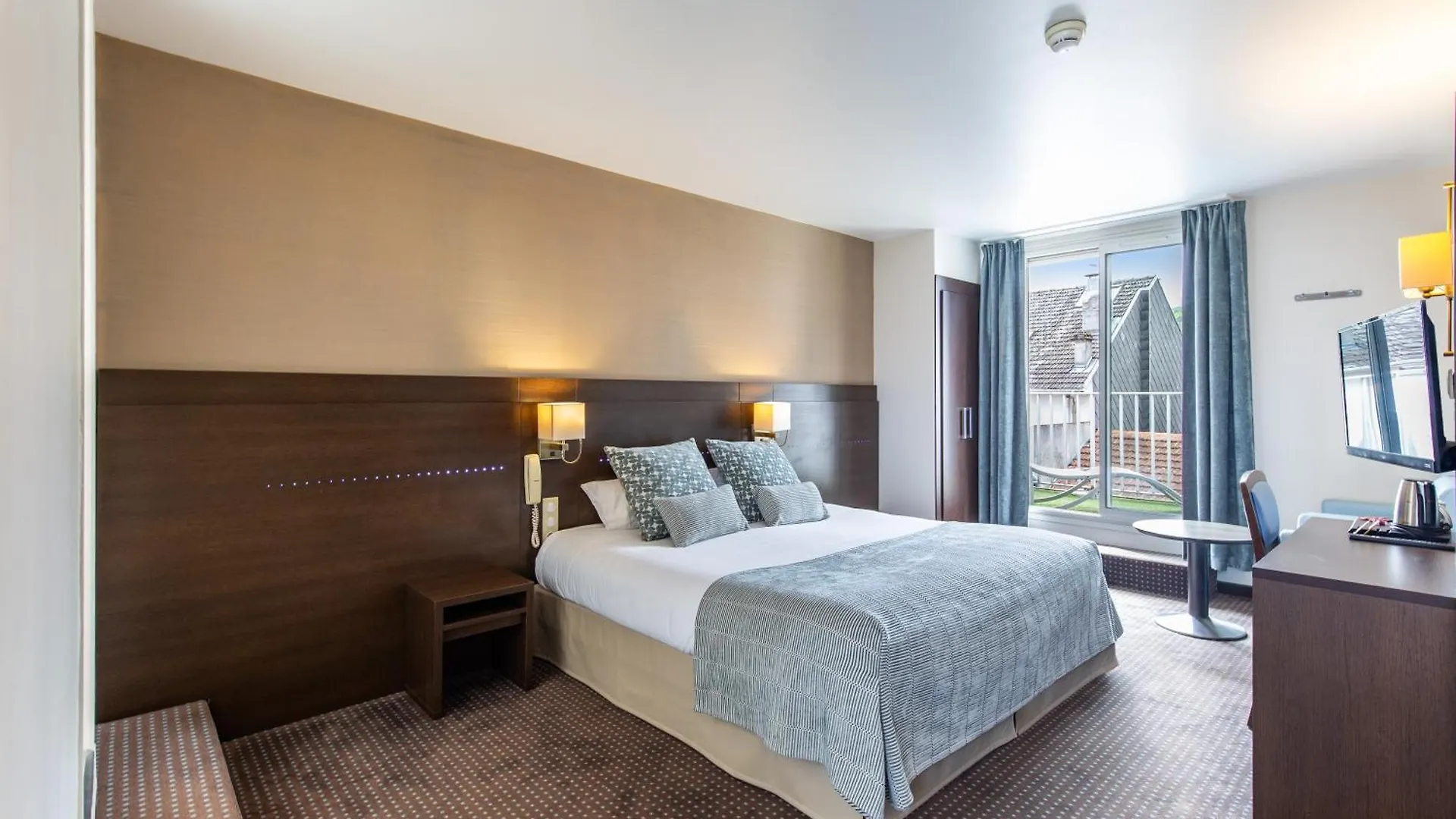 Helgon Hotel - Lourdes Pyrenees location